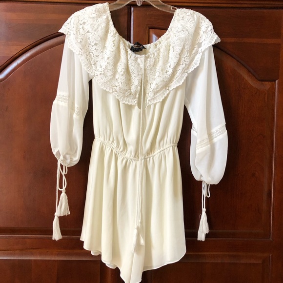 Nasty Gal Pants - White Nasty Gal Romper. Size Small.